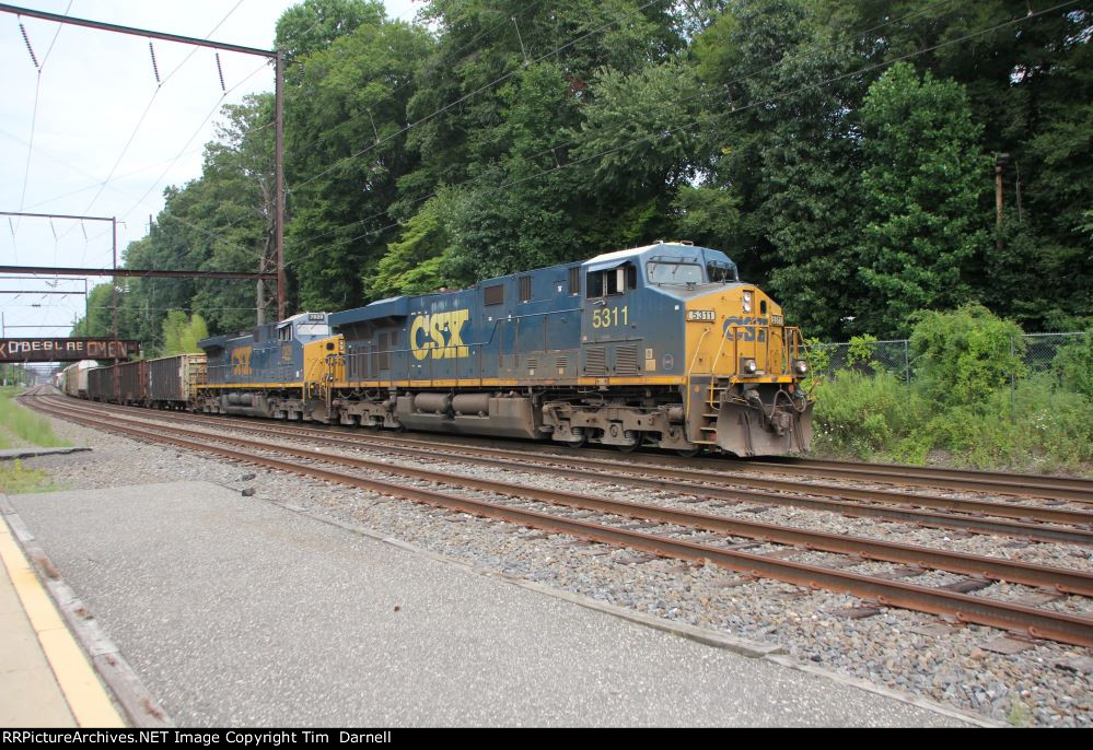 CSX 5311 leads M421